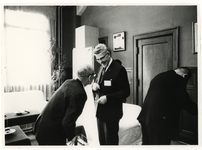 1970-42 Bezoek Rotterdamse delegatie aan Japan. In het midden burgemeester Thomassen.