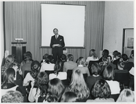 1970-81 Opening van Archifaksie door doctorandus R.A.D. Renting, gemeentearchivaris. Archifaksie was een educatieve ...