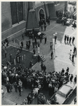 1970-863 Koningin Juliana ontsteekt het bevrijdingsvuur voor de Sint-Laurenskerk in Rotterdam.