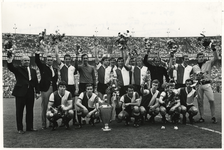 1970-940 De huldiging van Feyenoord in het eigen stadion na verovering van Europacup I.