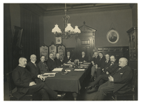 1971-1186 Een bijeenkomst van het bestuur van het Doofstommeninstituut.