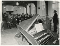 1971-2463 Burgemeester W. Thomassen opent het gerestaureerde voormalig stadhuis van Delfshaven.