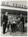 1971-569 Opening van het clubhuis van de Rotterdamse Rennersclub Feijenoord (R.R.C.) met (links) oud-wethouder R. ...