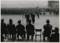 1971-870 Toespraak op de Coolsingel door een officier naar aanleiding van de eerste binnenkomst van Nederlandse ...