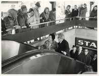 1972-1031 Bezoek van koningin Juliana aan de tentoonstelling Begrens de Groei in Rotterdam vergezeld door burgemeester ...