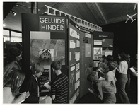 1972-1032 Tentoonstelling Begrens de Groei van de Club van Rome in de Weena-paviljoens.