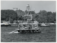 1972-1948 Vlootschouw met een blusfort van de Gemeentelijke Havendienst op de Nieuwe Maas ter hoogte van Parkhaven, ...