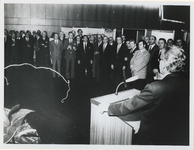 1972-2215 Burgemeester W. Thomassen in Duisburg tijdens een toespraak bij een tentoonstelling over de Rijnvaart.