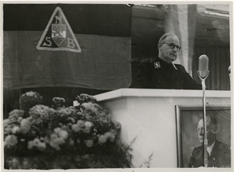 1972-721 NSB-bijeenkomst in de Rivièrahal. Op het podium burgemeester F.E. Müller tijdens zijn installatie als ...