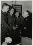 1972-740 NSB-leider A. Mussert begroet vrijwilligers voor de Waffen SS.