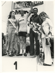 1973-1343 Huldiging van de etappewinnaar van de Tour de France, de Belg Willy Teirling, in het Ahoy sportcomplex.