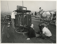 1973-1716 Een ongeluk met een paardenkoets op de Van Brienenoordrug op de eerste autoloze zondag.