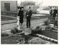 1973-1745 Koningin Juliana bezoekt de Lagere Tuinbouwschool Hugo de Vries aan de Bosdreef.
