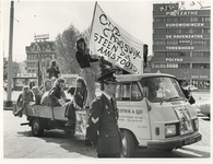 1974-1015 Een demonstratie bij de opening van de tentoonstelling het Crooswijk-project .