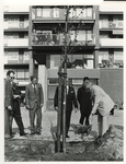 1974-1019 Opening van het Joods Centraal Tehuis door burgemeester W. Thomassen.