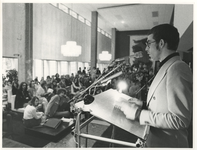 1974-1387 Poetry National in De Doelen met Jules Deelder.