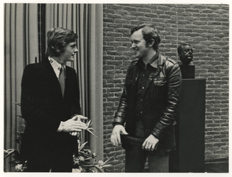 1975-397 De repetitiezaal van concertgebouw De Doelen heet voortaan Eduard Flipsezaal . Mevrouw Margot Flipse onthult ...