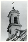 1975-434 Het weghalen van de klokken van de Rooms-Katholieke Petrusbandenkerk aan de Delftweg.