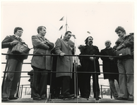 1976-2150 De voorzitter van de Stichting 'Vrienden van de Buffel' doctorandus H.J. Viersen achter de microfoon en ...