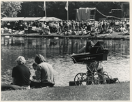 1977-2255 Overzicht van het festivalterrein.