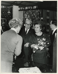 1977-2259 Mevrouw W.G. Marijnen-Schreurs, echtgenote van de voorzitter van het Openbaar Lichaam Rijnmond, opent de ...