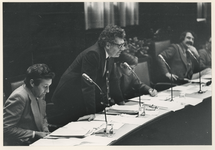 1977-2588 Wethouder Van der Have aan het woord met (links op de foto) wethouder Den Dunnen.