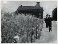 1977-3001 In de binnenstad van Rotterdam zijn graanvelden aangelegd om de voedselschaarste van tijdens de laatste ...