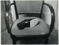 1977-3122 Schoen met houten zool bij gebrek aan leer of rubber tijdens de Tweede Wereldoorlog.