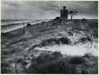 1977-3448 Duitse verdedigingswerken aan de kust bij Hoek van Holland, tijdens de bezettingsjaren in de Tweede Wereldoorlog.