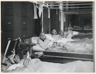 1977-3570 Patiënten in een dependance van het Bergwegziekenhuis.