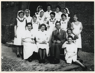 1977-3573 Groep van het verplegend personeel van de dependance van het Bergwergziekenhuis aan de Hildegardisstraat in ...