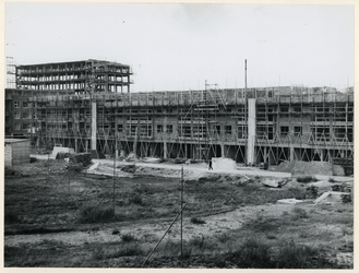 1977-3683 Nieuwbouw in de steigers bij de Meent en de Pannekoekstraat als onderdeel van de wederopbouw in Rotterdam, ...