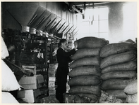 1977-3766 Geheime voorraden van het Rijksbureau voor de voedselvoorziening, vanwege de voedselschaarste tijdens de ...