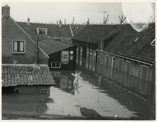 1977-3884 Een combinatie van zeer zware storm en springvloed veroorzaakt een watersnoodramp in Zeeland en delen van ...