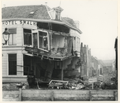 1977-3987 Een verwoest pand na de watersnoodramp van 1953 in Zeeland en delen van Zuid-Holland.
