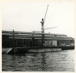 1977-4014 De werf Gusto in Schiedam, waar caissons gebouw worden om gaten in dijken mee te dichten na de watersnoodramp ...