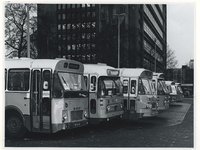 1977-897 De buschauffeurs van West-Nederland zijn solidair met de RET-stakers en nemen geen passagiers van de RET mee ...