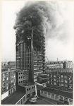 1978-3150 Het brandende gebouw aan de Leuvehaven.