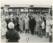 1982-2585 Opening van de nieuwe metrolijn door minister W. Zeevalking. Het gezelschap op het metrostation Capelsebrug ...