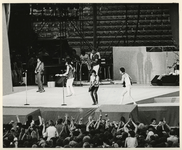 1982-2599 The Rolling Stones op het podium in Feyenoord stadion De Kuip.