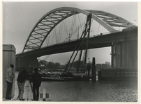 1986-1710 De start van de aanbouw aan de Van Brienenoordbrug.