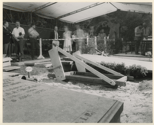 1986-902 Het graf van 'King Kong' C. Lindemans, collaborateur tijdens de Tweede Wereldoorlog, wordt geopend op ...