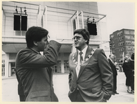1988-870 Burgemeester Bram Peper overlegt met minister Eelco Brinkman van WVC voordat zij de nieuwe Rotterdamse ...
