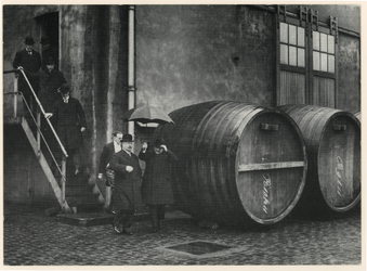 1989-116 Prins Hendrik brengt een bezoek aan de Brouwerij d' Oranjeboom in de Oranjeboomstraat nadat deze brouwerij op ...