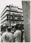 1989-2245 Bij het kantoor van Center Parcs aan de Karel Doormanstraat demonstreren Belgische milieuactivisten tegen de ...