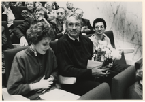 1989-3391 Dominee Hans Visser en Inge Hoogeveen ontvangen in de Doelen de Marga Klompéprijs voor al hun Open huis -werk ...