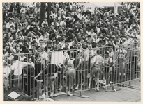 1989-3396 Een overzicht van het grote aantal deelnemers aan de Marathon Rotterdam die zich de op Coolsingel verzameld hebben.