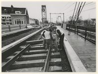 1989-839 Gezicht op de werkzaamheden voor de verplaatsing van de spoorbaan bij de Rosestraat.