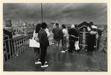 1990-2309 Op deze dag is het dak van het Witte Huis open voor publiek en heeft men een goede kijk op de Oude Haven en ...