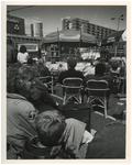 1991-2129-1 Acht bands treden op het Schouwburgplein op ter gelegenheid van de 'Dag van de Muziek'.